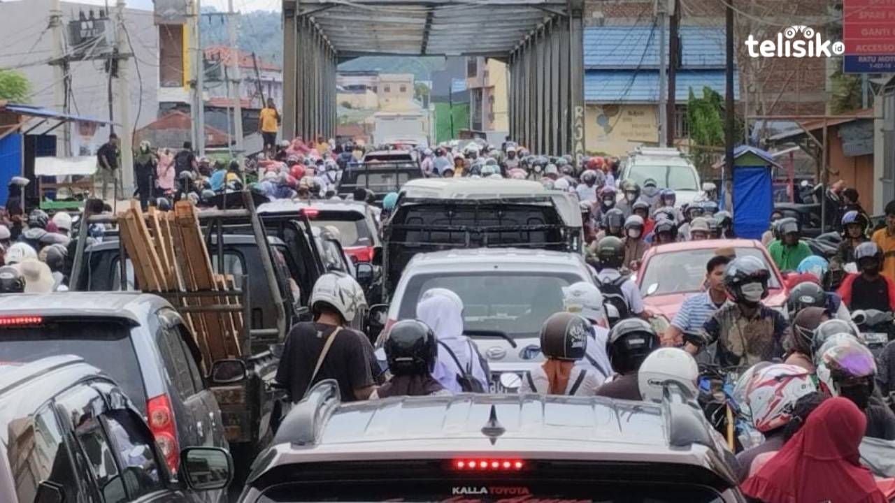 Sambut HUT dengan Gerak Jalan, Sejumlah Ruas Jalan di Baubau Macet Parah