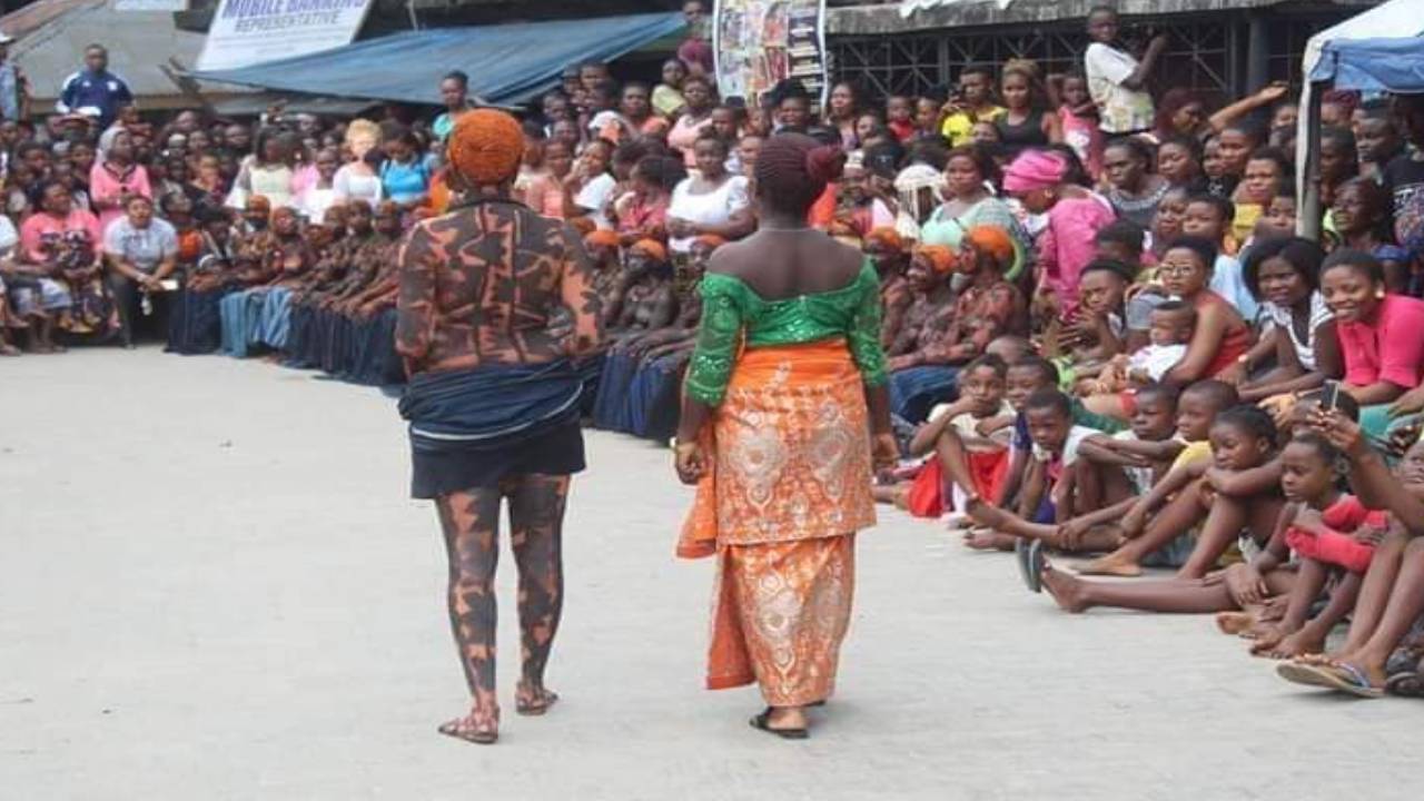 Wanita Muda di Negara Ini Wajib Pertontonkan Payudara dan Keperawanan, Ritual Pendewasaan