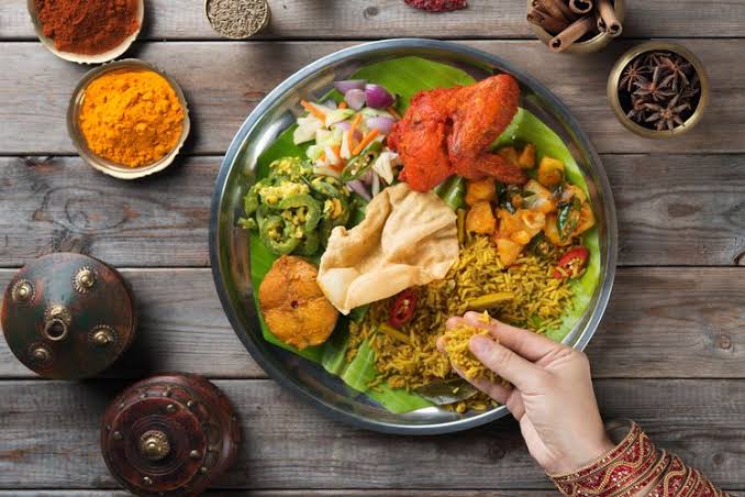 Yuk, Rasakan 6 Manfaat Makan Pakai Tangan