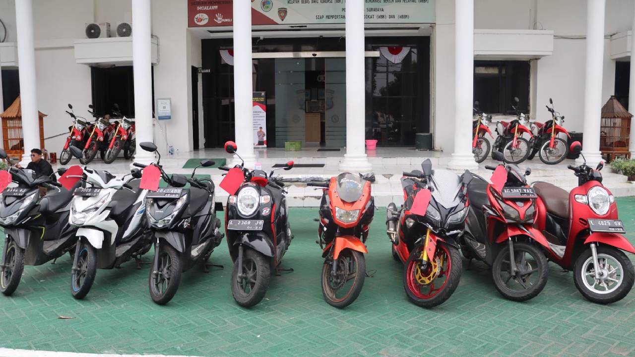 Terpantau CCTV, Komplotan Curanmor di Surabaya Ditangkap Polisi