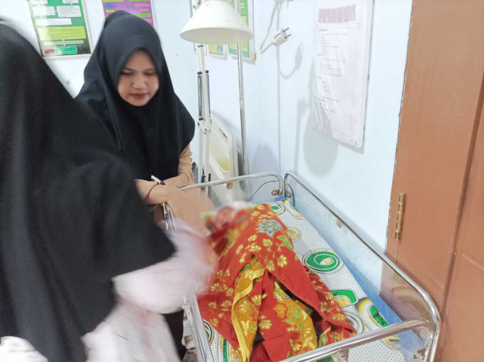 Geger, Bayi Laki-laki Ditemukan Warga Terbungkus Plastik di Gudang Kopra