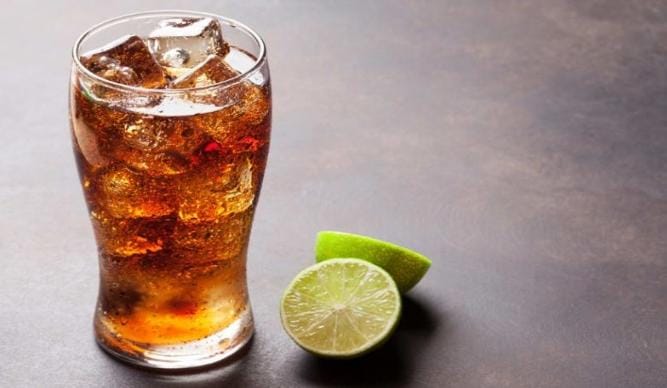 Ini Penyebab Minuman Soda Berbuih dan Miliki Suara Desisan