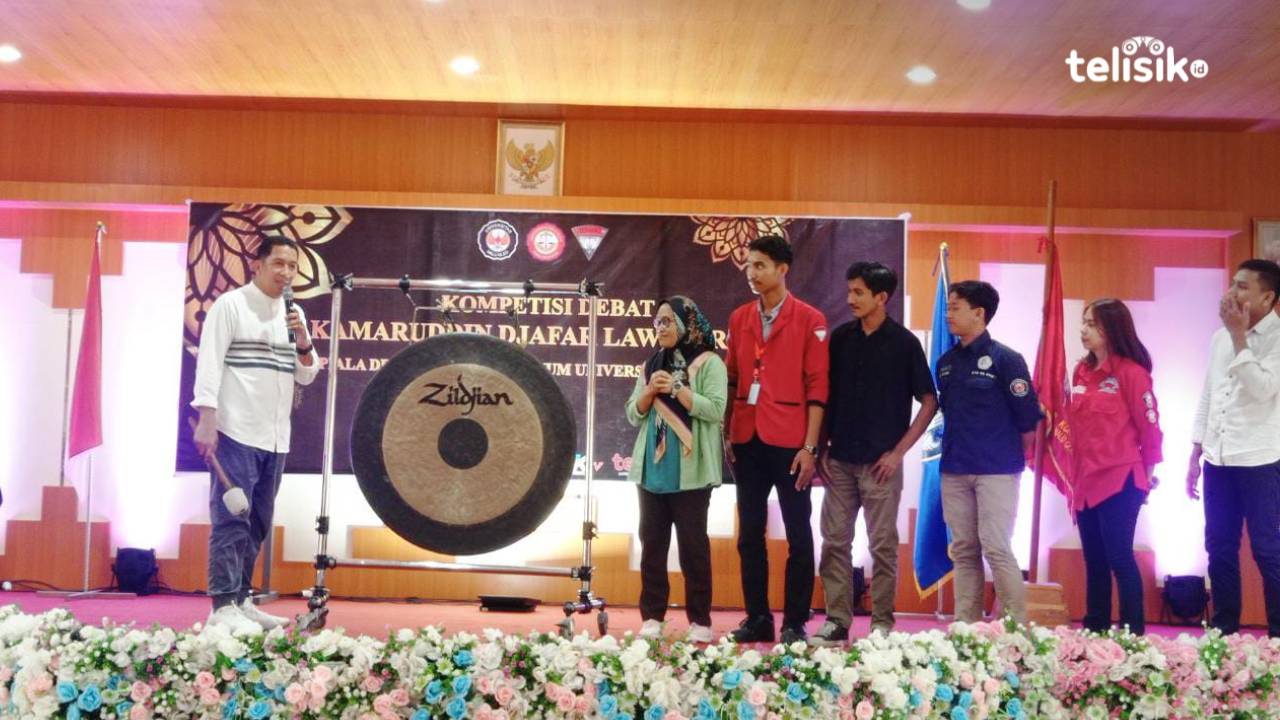 Kompetisi Debat Konstitusi Tingkatkan Kemampuan Mahasiswa FH UHO