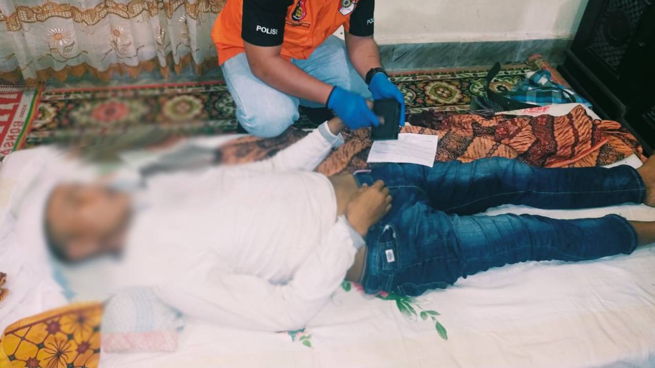 Pemuda Ini Tewas Gantung Diri, Mulut Keluar Air Liur