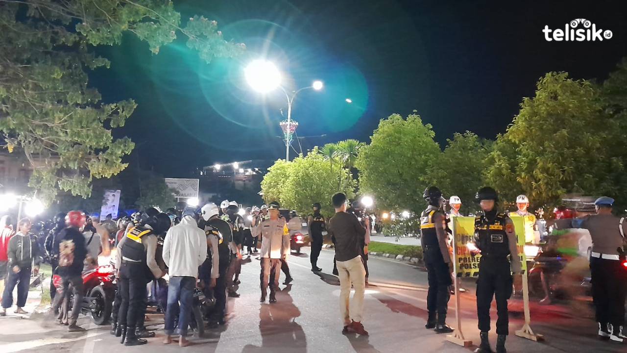 Polisi Amankan Warga Membawa Senjata Tajam