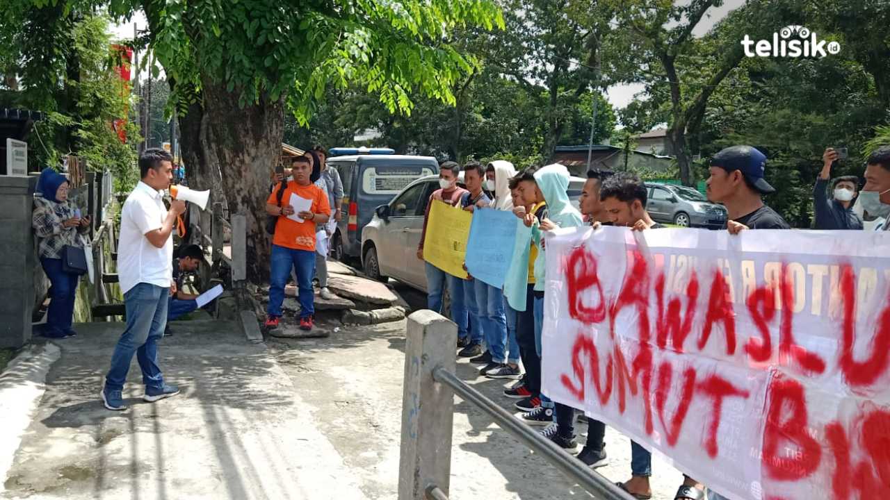 Puluhan Pemuda Beber Dugaan Kebobrokan Bawaslu di Sumatra Utara