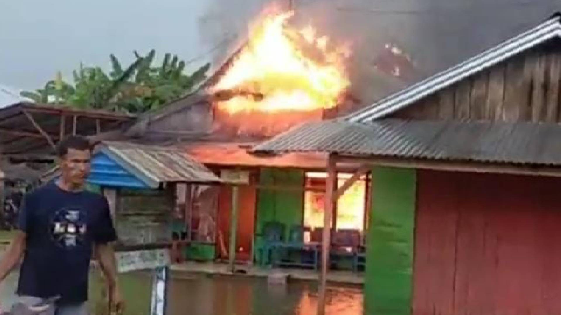 Satu Rumah Warga Pondidaha Konawe Ludes Terbakar