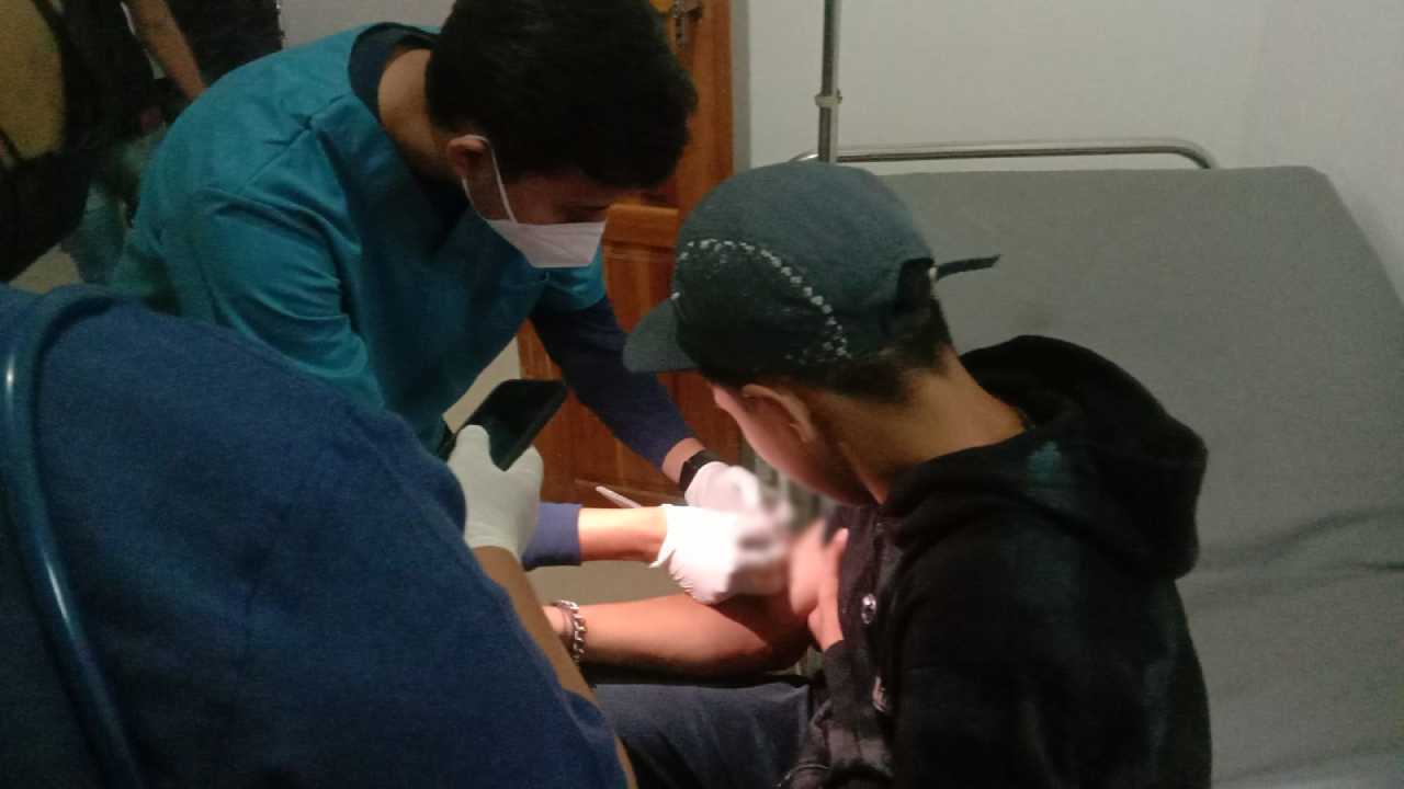 Tersinggung Ditatap, Pemuda Terkena Busur di Depan Hotel Claro