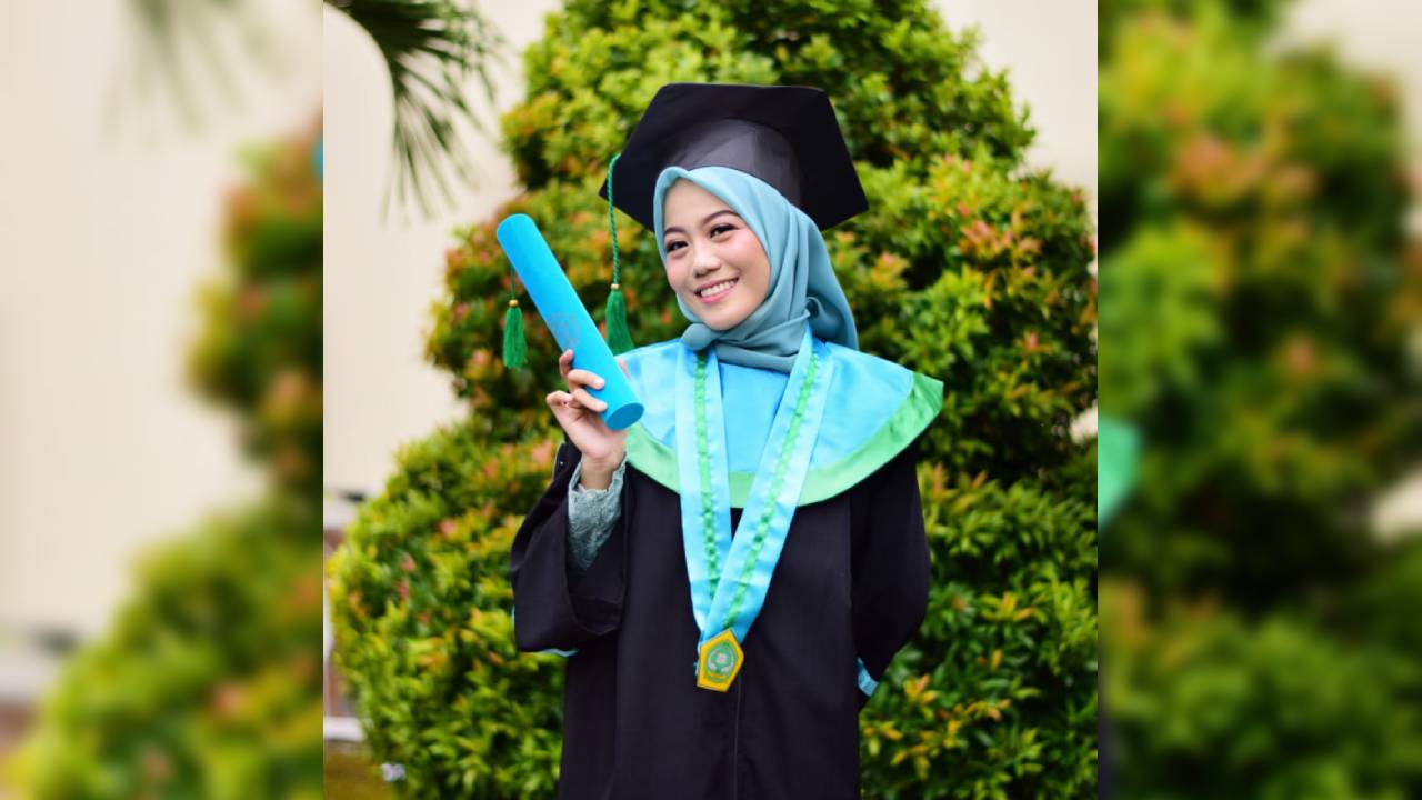 Torehkan Banyak Prestasi, Tita Muchlisha Jadi Wisudawan Terbaik IAIN Kendari dengan IPK 3,95 