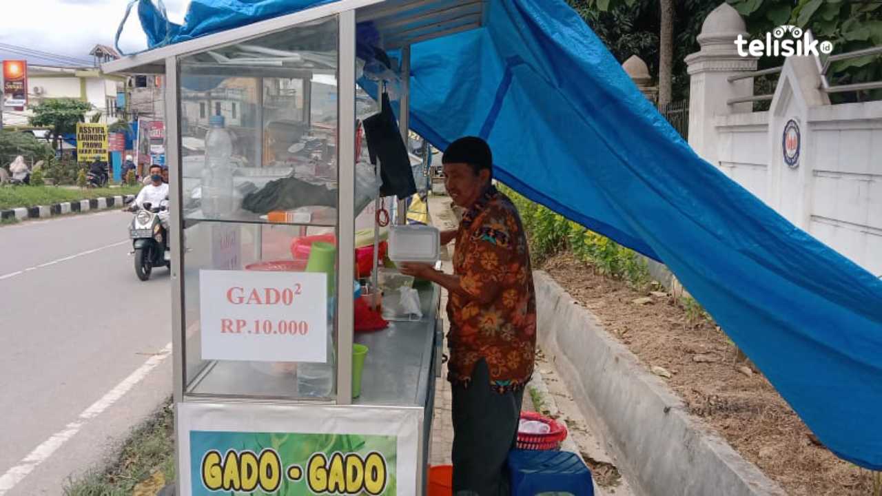 Usaha Gado-Gado Khas Jawa, Bapak Ini Raup Ratusan Ribu Rupiah Perhari