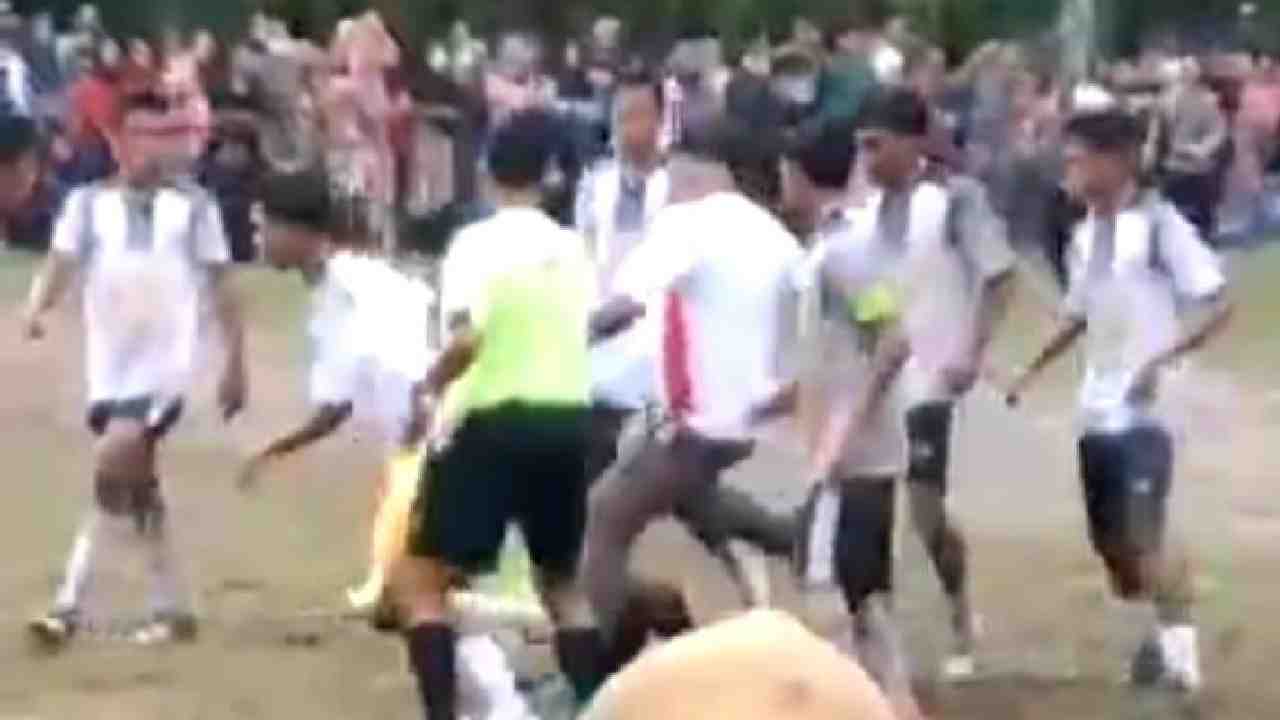 Wasit Dikeroyok Saat Pertandingan Sepak Bola Buton-Baubau di Porprov