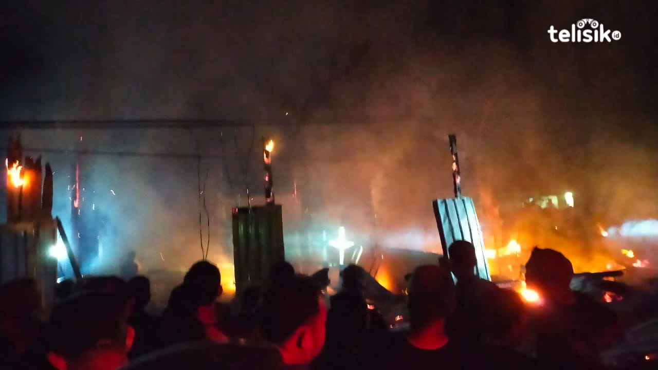 2 Ruko dan Warung Makan di Ladongi Kolaka Timur Ludes Terbakar