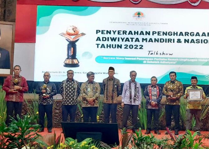 4 Sekolah di Sulawesi Tenggara Raih Penghargaan Adiwiyata KLHK RI