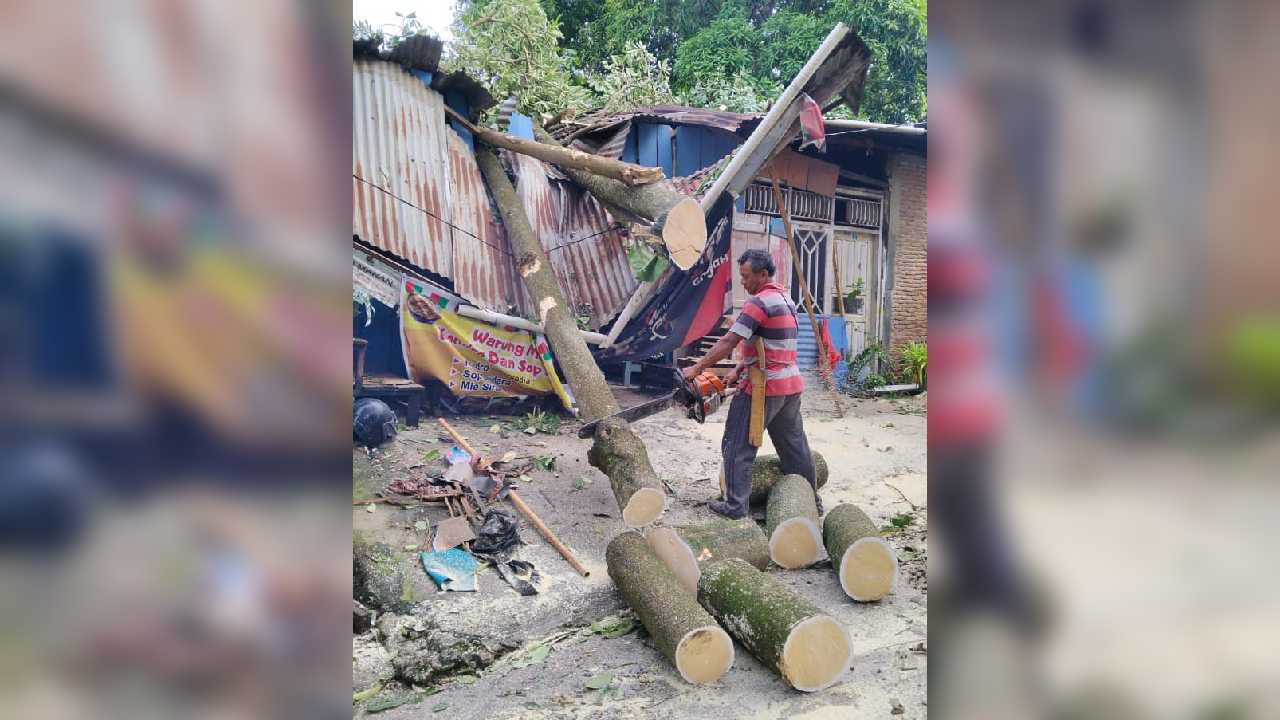 54 KK di Kota Kendari Korban Bencana Angin Puting Beliung, Banjir dan Tanah Longsor