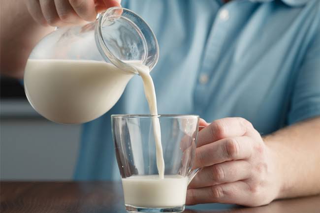 5 Manfaat Minum Susu Sebelum Tidur yang Sayang Kamu Lewatkan
