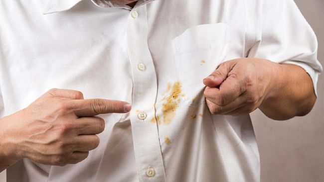 8 Tips Hilangkan Noda pada Baju Putih Tanpa Pemutih