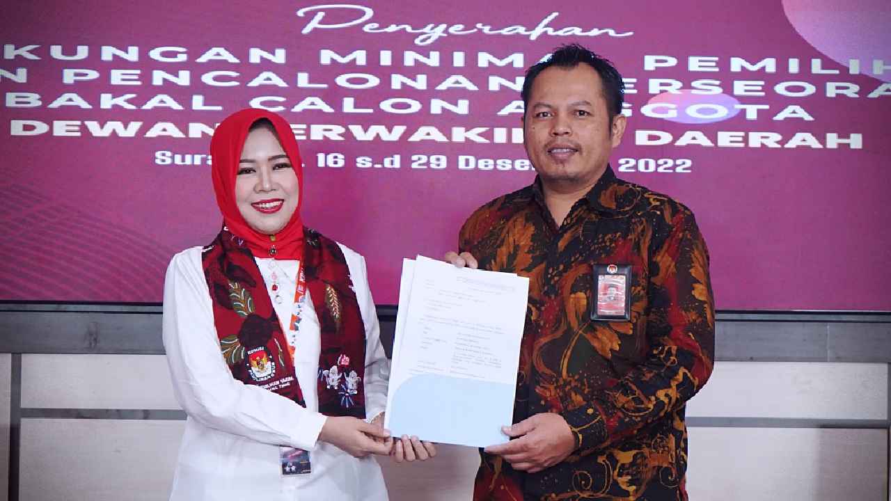 Aktivis Perempuan Ini Daftar Bakal Calon DPD RI ke KPU Jawa Timur