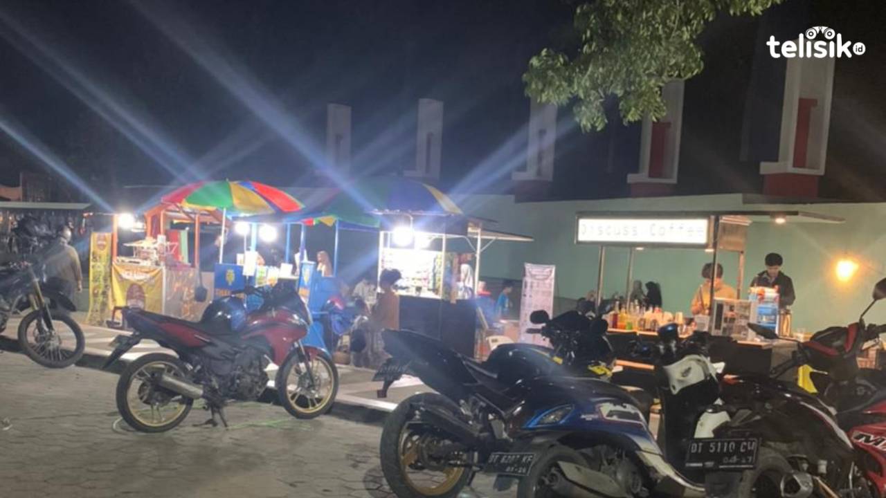 Berwisata Kuliner di Pelataran Bundaran Gubernur Sulawesi Tenggara