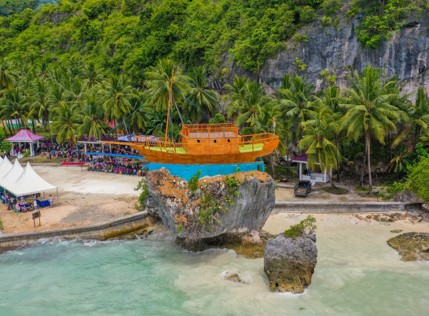 Daya Tarik Pantai Laguci Kabupaten Buton Selatan Mampu Gaet Warga Amerika