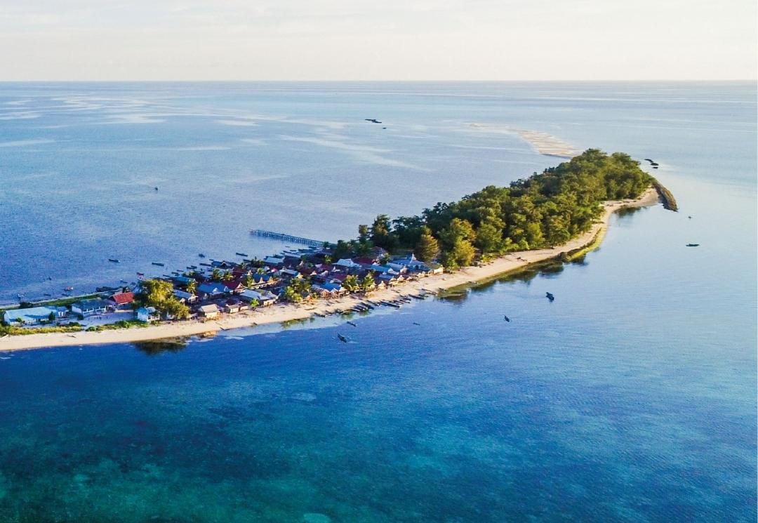 Destinasi Wisata Pulau Sagori Bombana Sajikan Keindahan Alam Memukau