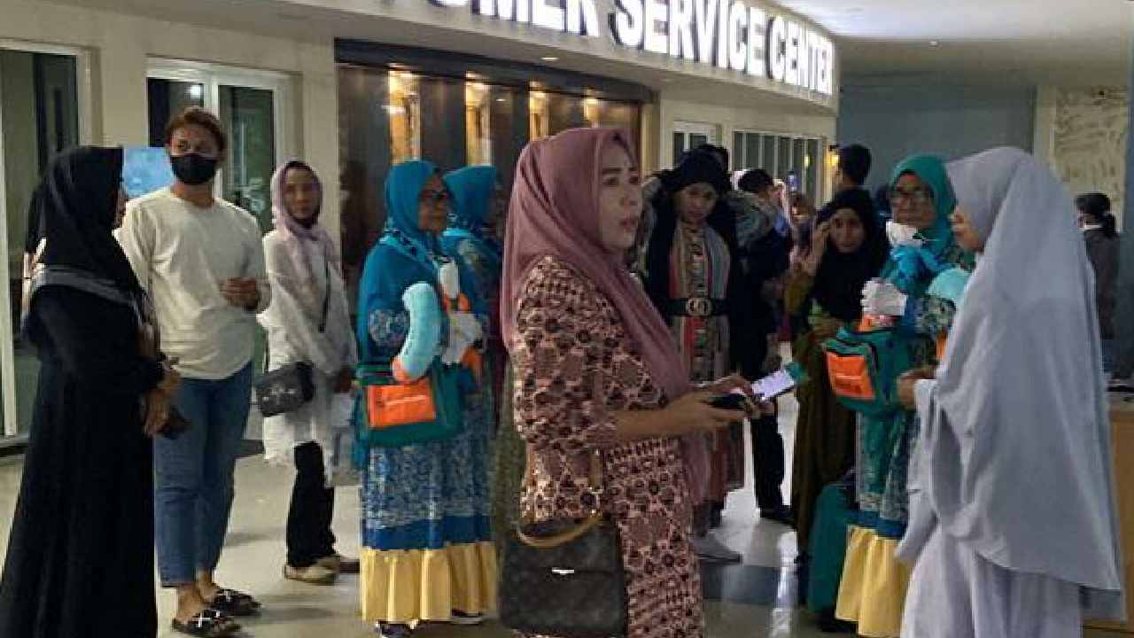 Jemaah Umroh Akhirnya Diberangkatkan PT Arahman Wisata Mandiri Usai Tertunda