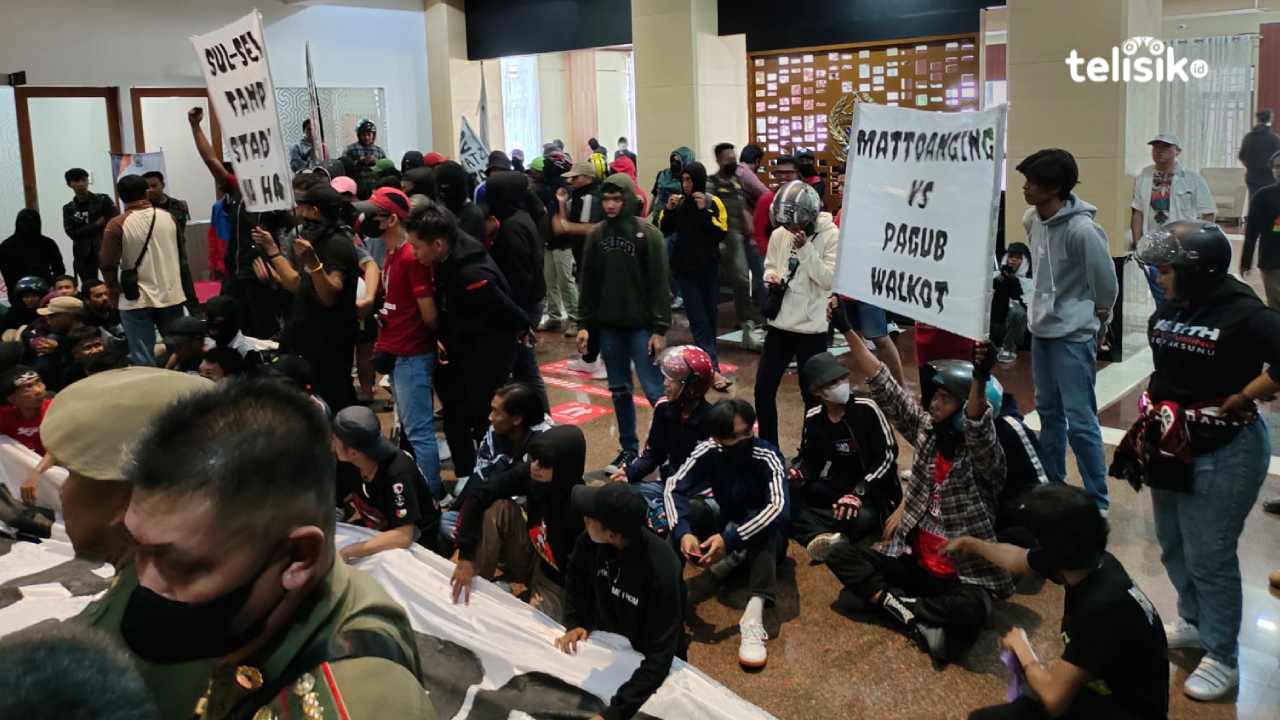 Kantor Gubernur Diserang Suporter PSM Makassar Minta Andi Sudirman Penuhi Janji