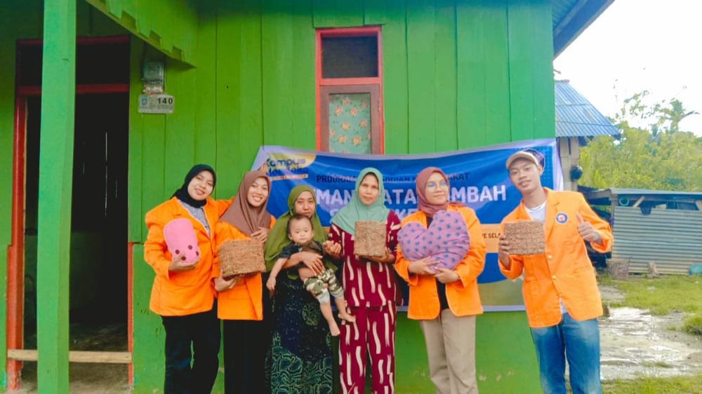 Mahasiswa UHO Sulap Limbah Sabut Kelapa Jadi Pot Bunga Bernilai Ekonomi