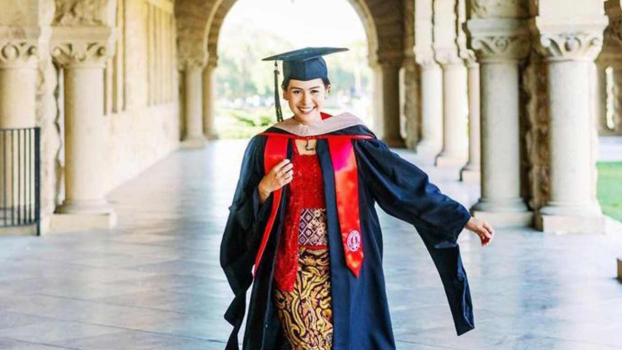 Maudy Ayunda Sosok Wanita Inspiratif Indonesia yang Peduli Pendidikan