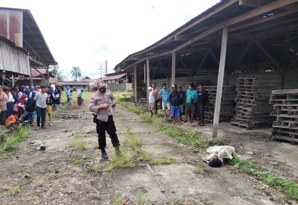 Mayat Pria Tanpa Identitas Ditemukan di Gudang Mebel