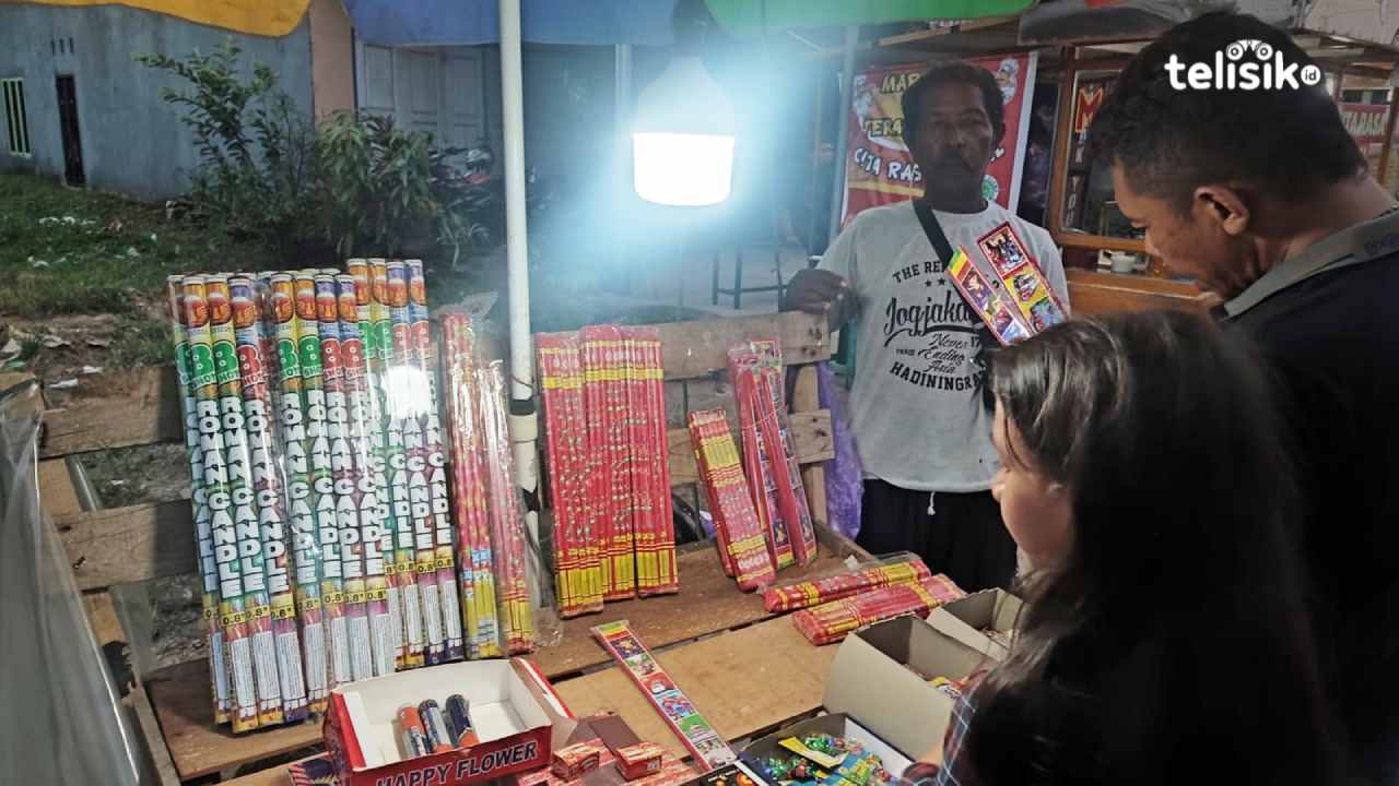 Penjual Terompet dan Petasan Raup Untung Jutaan Rupiah Jelang Pergantian Tahun