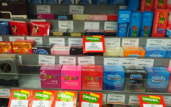 Penjualan Kondom Laku Keras Jelang Nataru di Kota Kendari