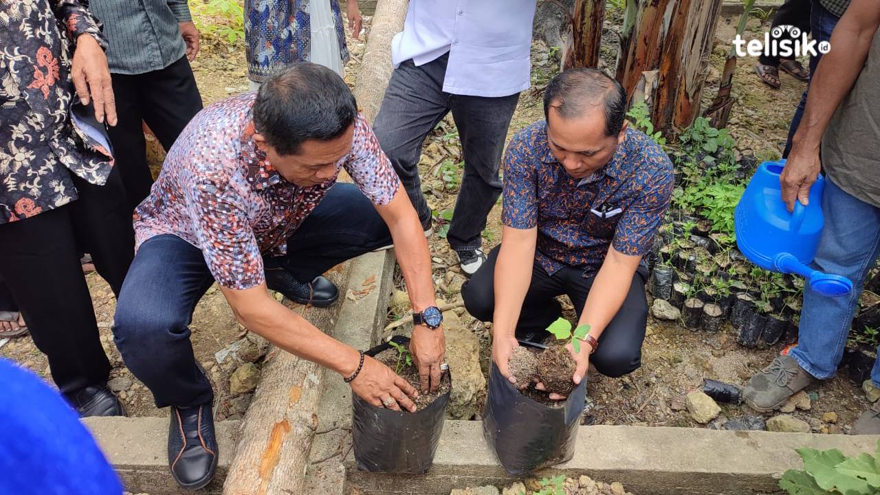 Warga Kendari Sulap Tempat Pembuangan Sampah jadi Pos PKK dan Perkebunan