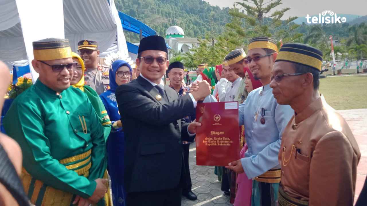 Belasan ASN Kemenag Kolaka Utara Terima Penghargaan Satyalancana Karya Satya