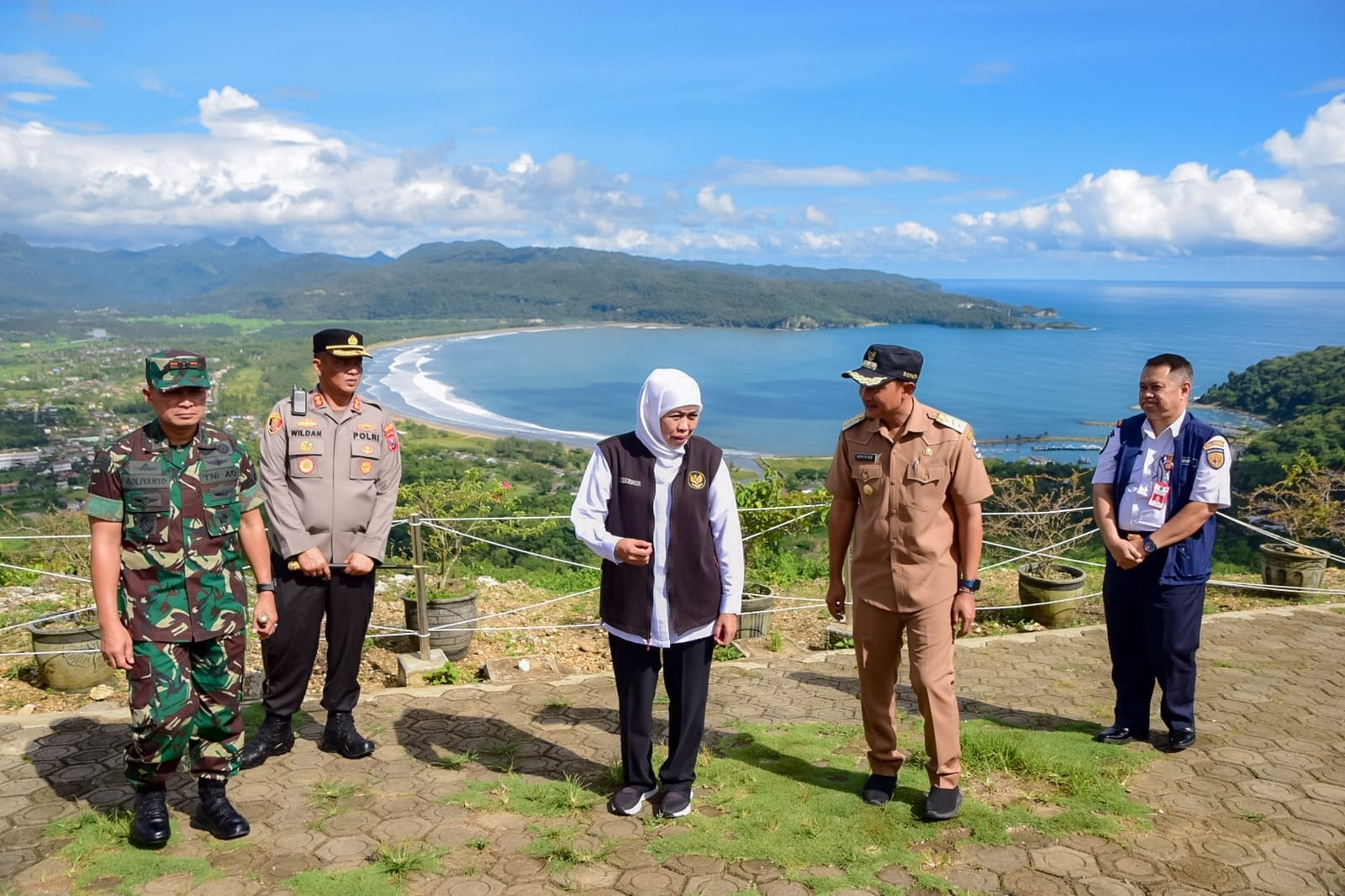 Berwisata Sambil Berburu Tuah di Sentono Gentong