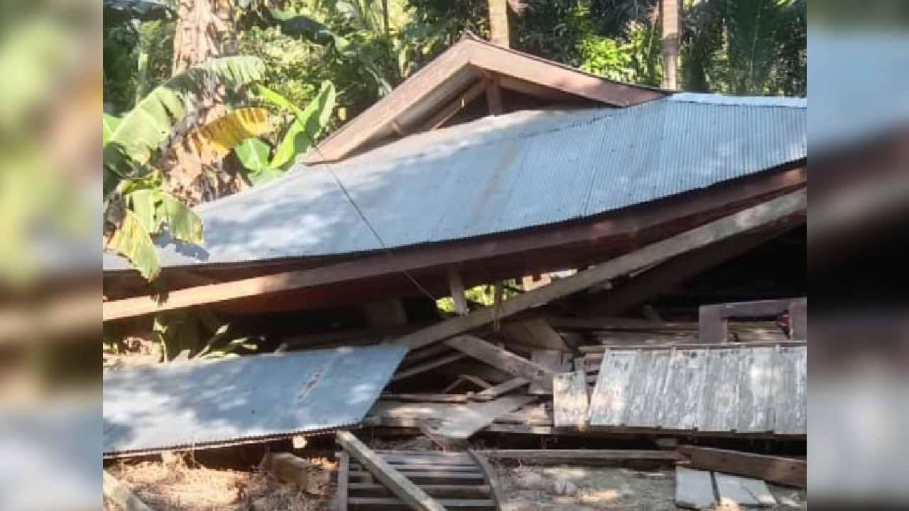 Diterjang Angin Puting Beliung Rumah Warga Ambruk