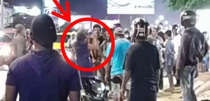 Dua Wanita Adu Jotos di Lampu Merah Hingga Rusak Warung Warga