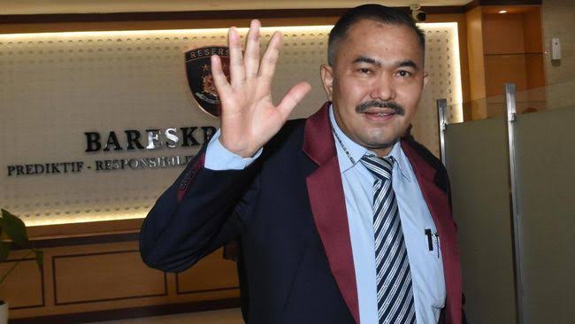 Kamaruddin Simanjuntak Serahkan Ribuan Video Mesum Diduga Dirut PT Taspen