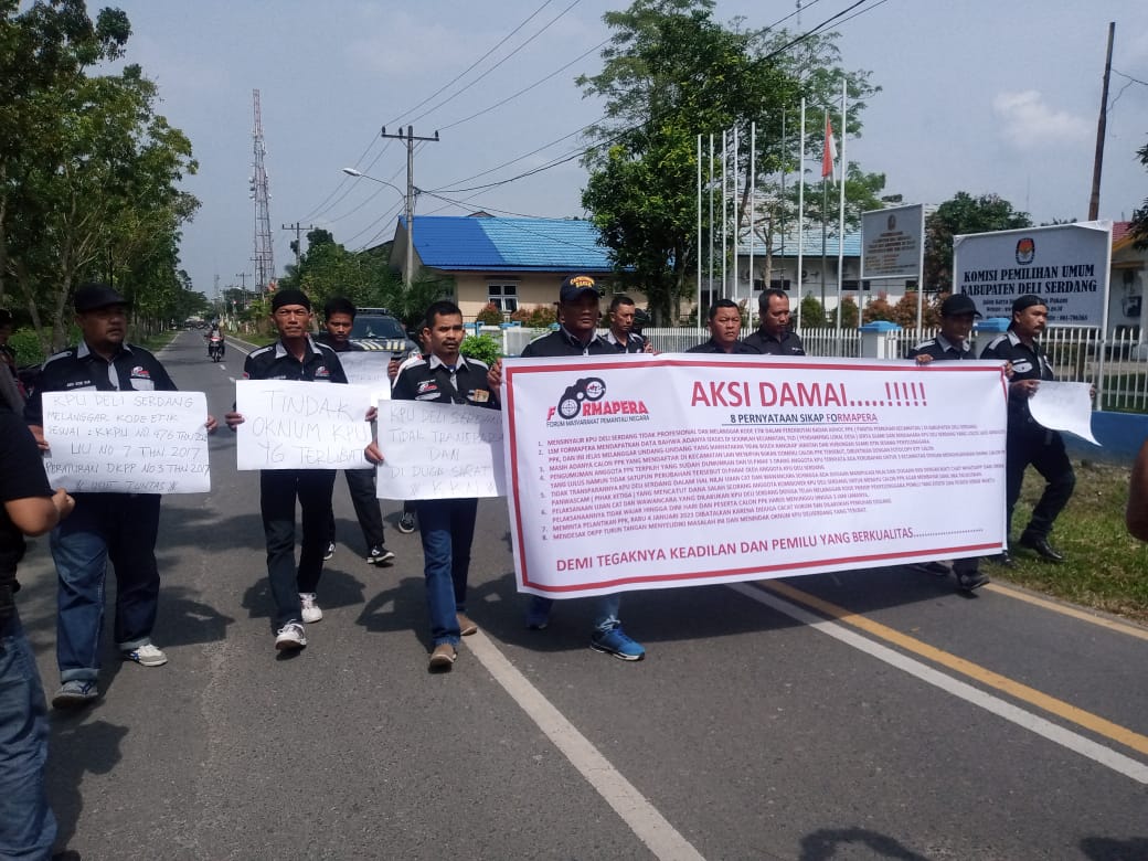 Massa Desak KPU Deli Serdang Batalkan Hasil Seleksi PPK Diduga Banyak Kecurangan