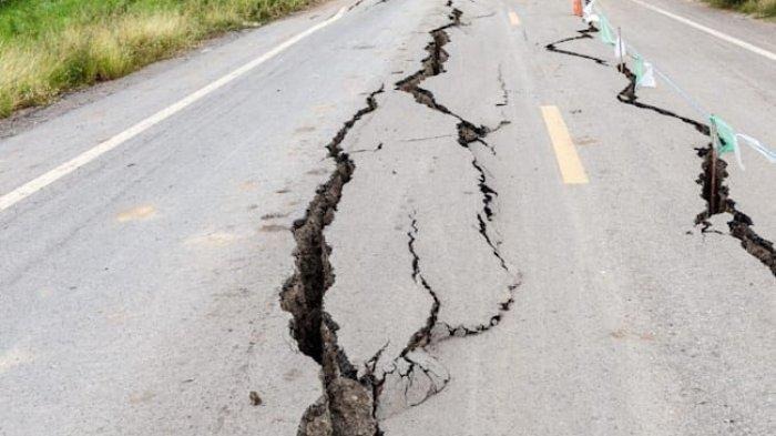 Pacitan Jawa Timur Diguncang Gempa 5,6 SR