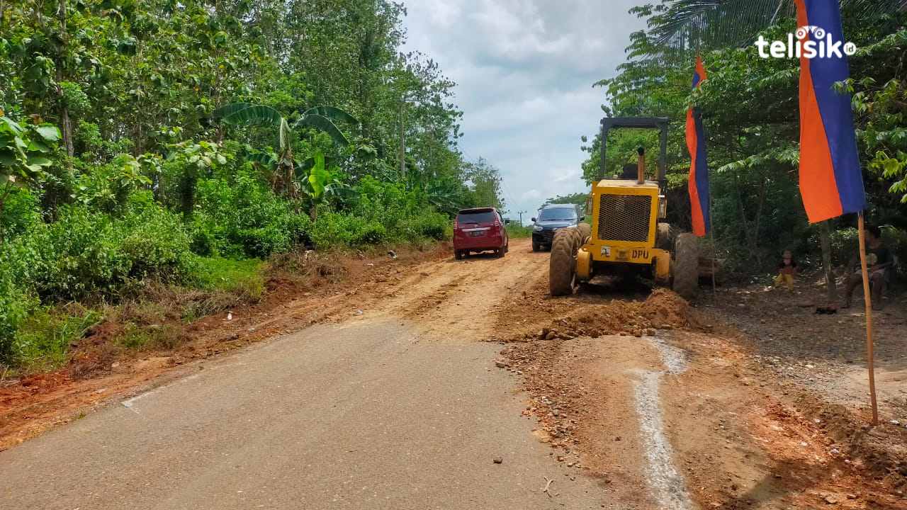 Pemkab Kolaka Timur Lakukan Perbaikan Jalan Jelang HUT Ke-10