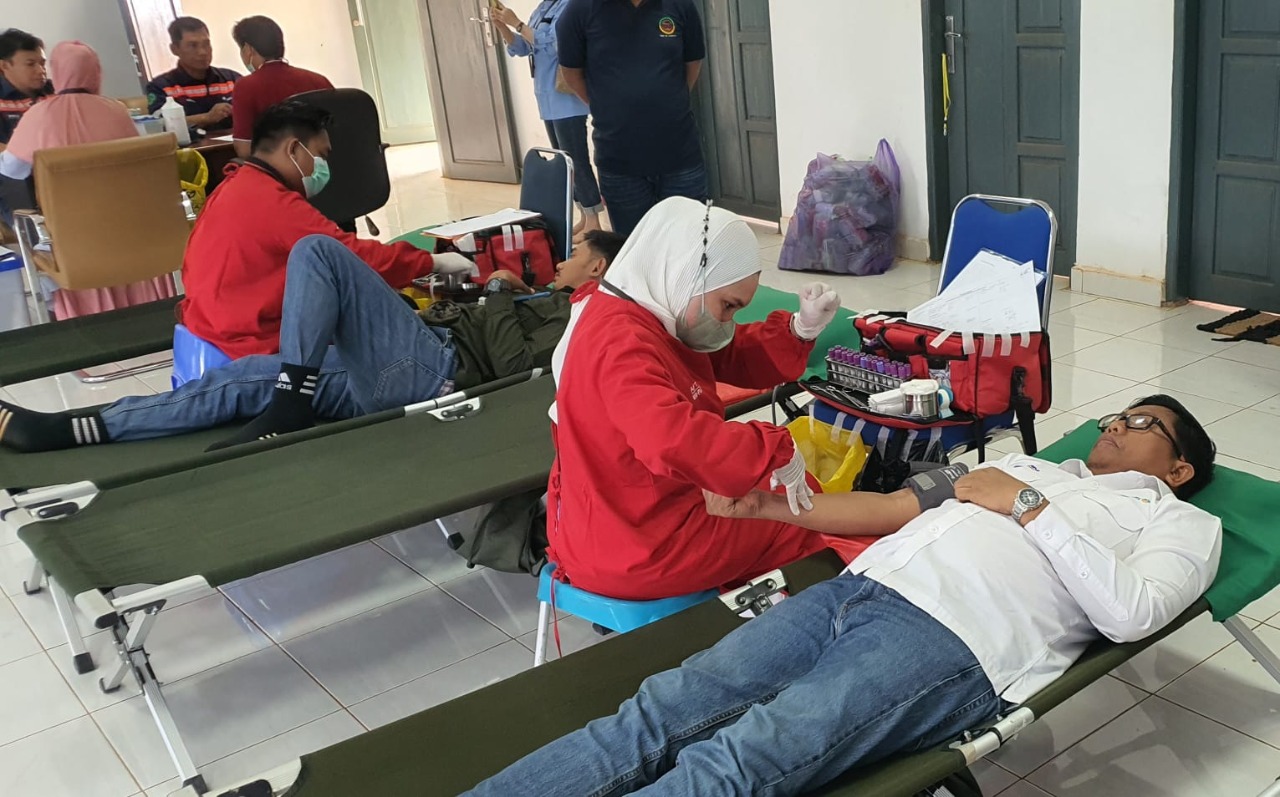 Puluhan Pekerja Antam Ikut Donor Darah