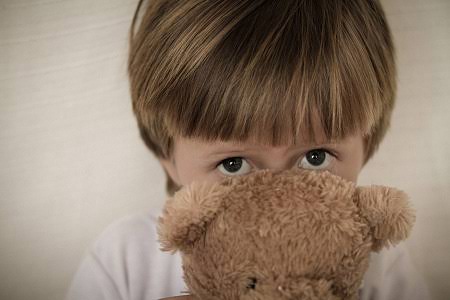 3 Tips Mudah Atasi Anak Penakut