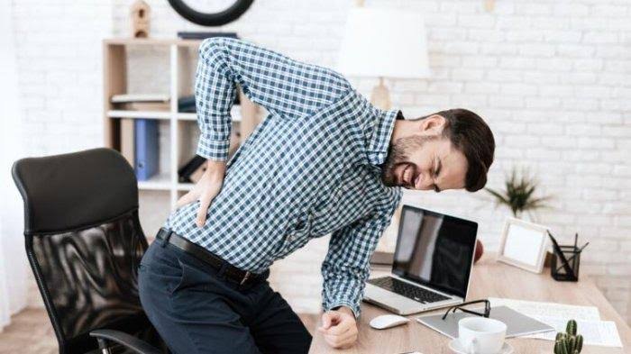 5 Tips Cegah Sakit Pinggang karena Duduk Terlalu Lama