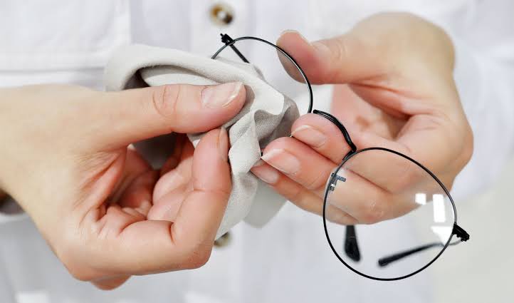 5 Tips Rawat Kacamata agar Tetap Awet, Kamu Perlu Tahu