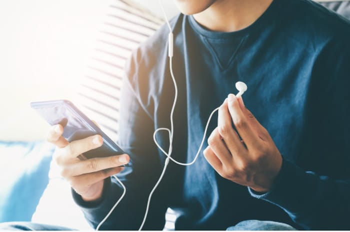 6 Tips Mudah Merawat Headset Agar Awet