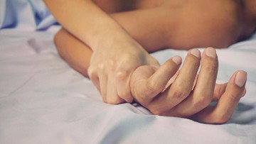 7 Tips Gaya Seks Woman on Top Agar Tak Gampang Lelah