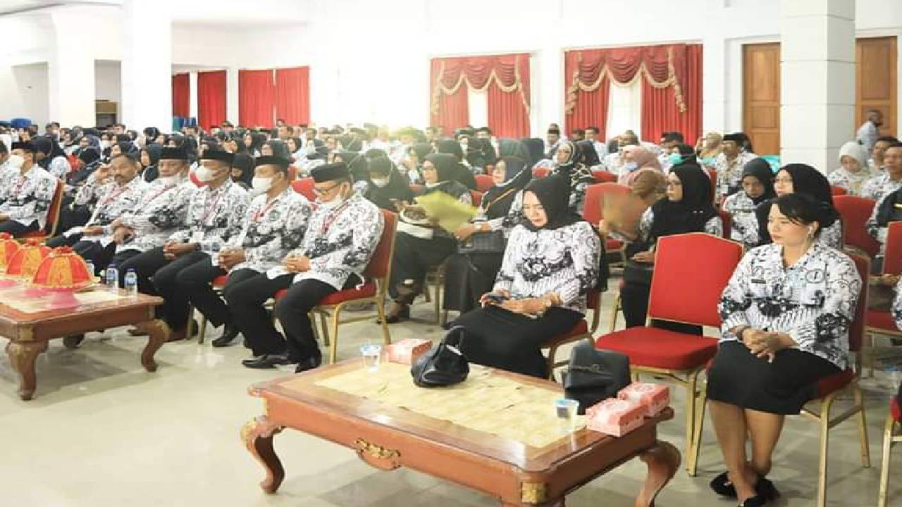 Penerima Sertifikasi Guru di Muna Capai 1.815