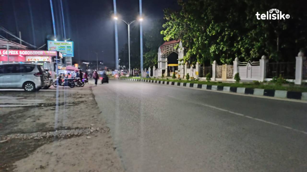 Jalan HEA Mokodompit Tak Ada Rambu Lalu Lintas