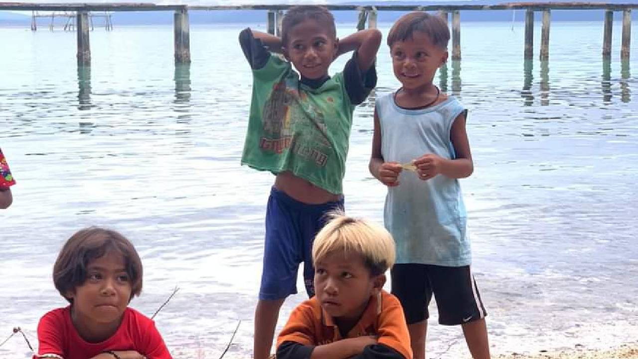 Keramahan Anak-Anak Pesisir Buton Tengah