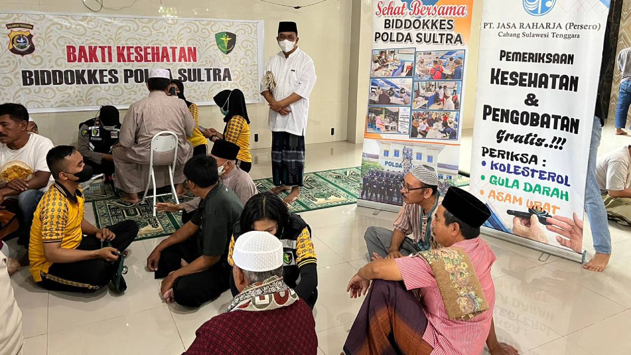 Masyarakat Antusias Ikuti Bakti Kesehatan Biddokkes Polda Sulawesi Tenggara